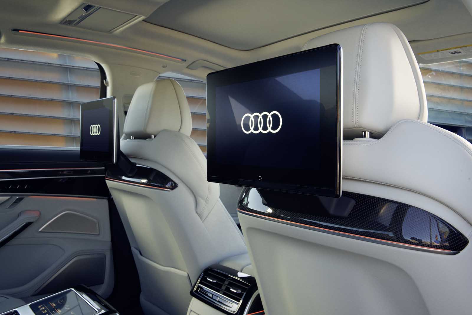 Audi  A8 Display Fonds